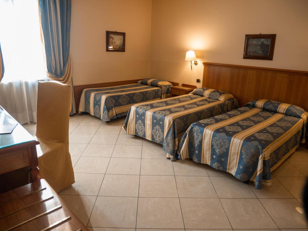Dipendenza Hotel Londra Alessandria Eksteriør billede