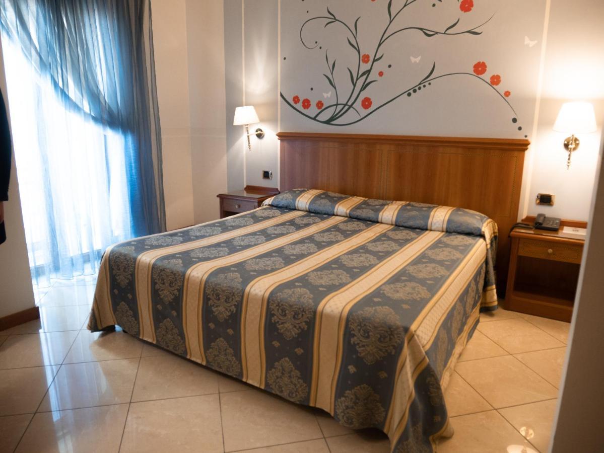 Dipendenza Hotel Londra Alessandria Eksteriør billede