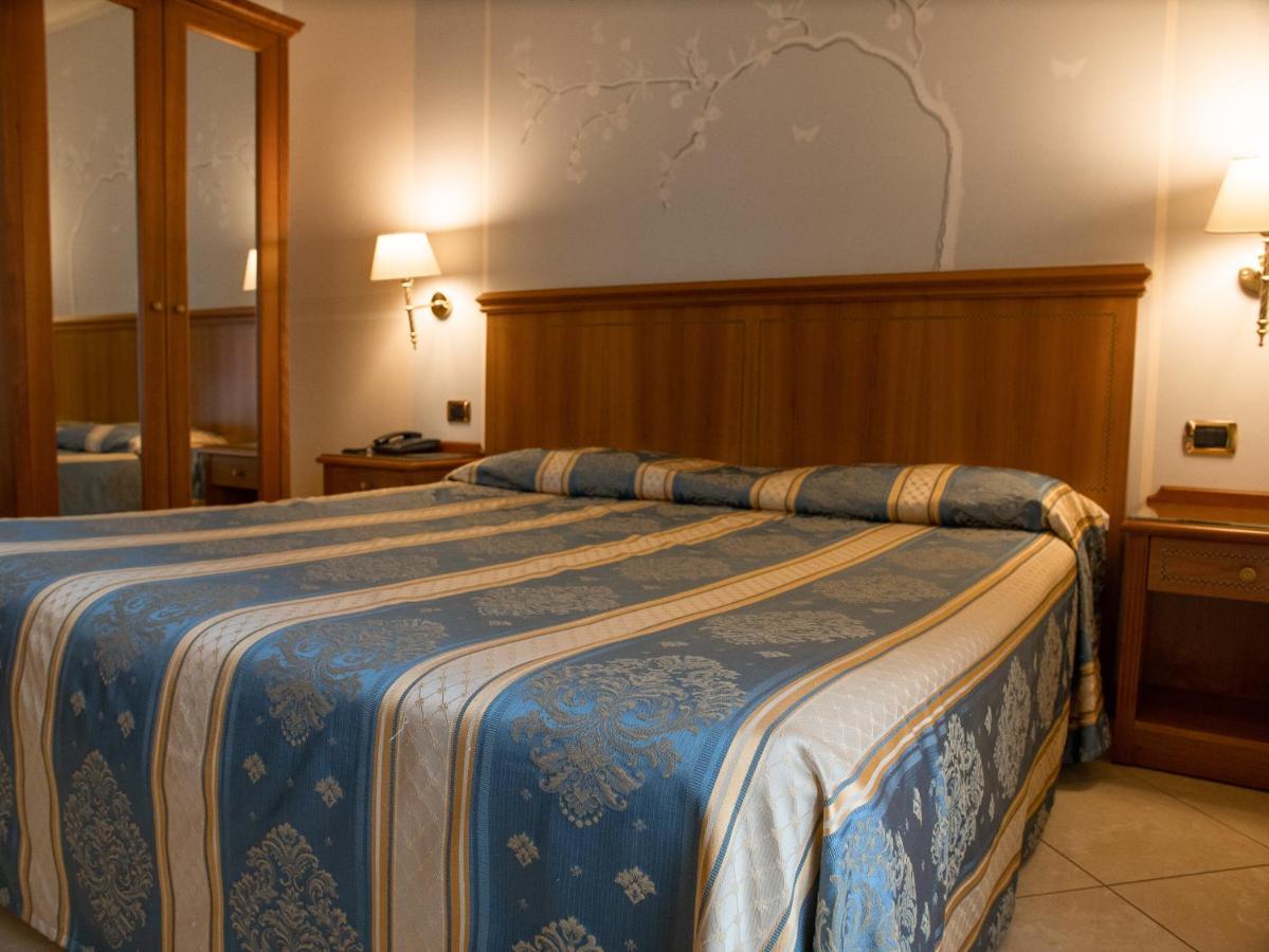 Dipendenza Hotel Londra Alessandria Eksteriør billede