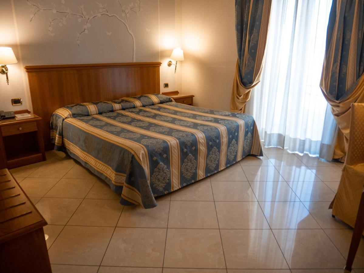 Dipendenza Hotel Londra Alessandria Eksteriør billede