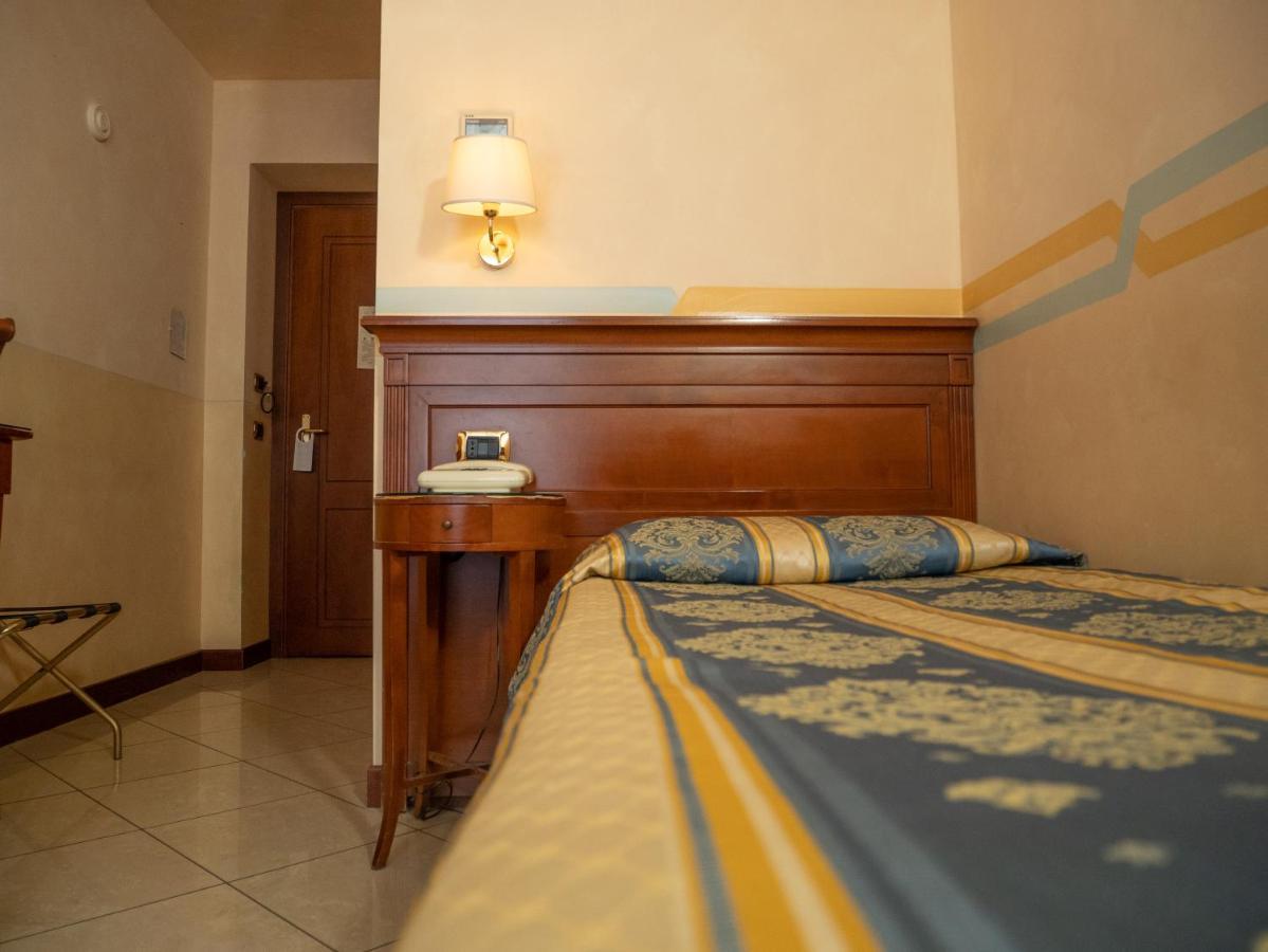 Dipendenza Hotel Londra Alessandria Eksteriør billede