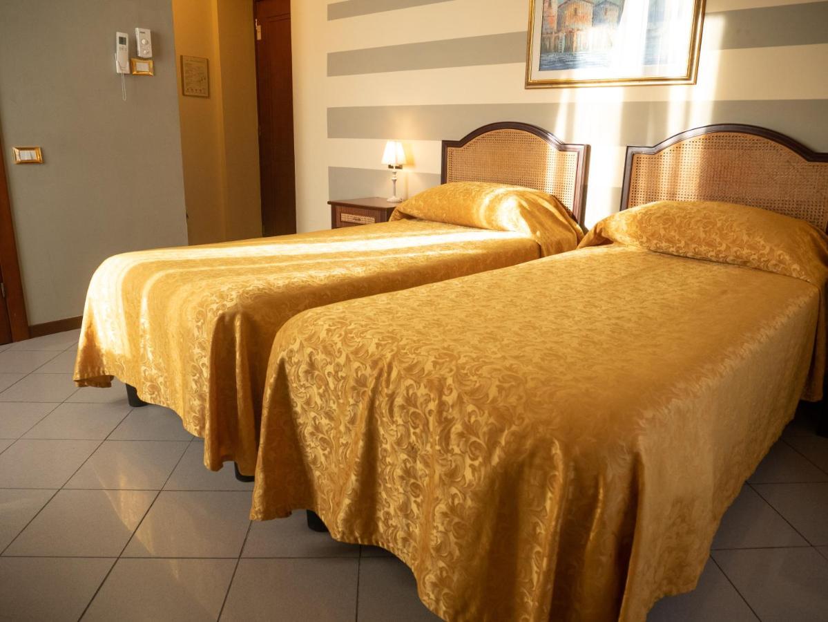 Dipendenza Hotel Londra Alessandria Eksteriør billede