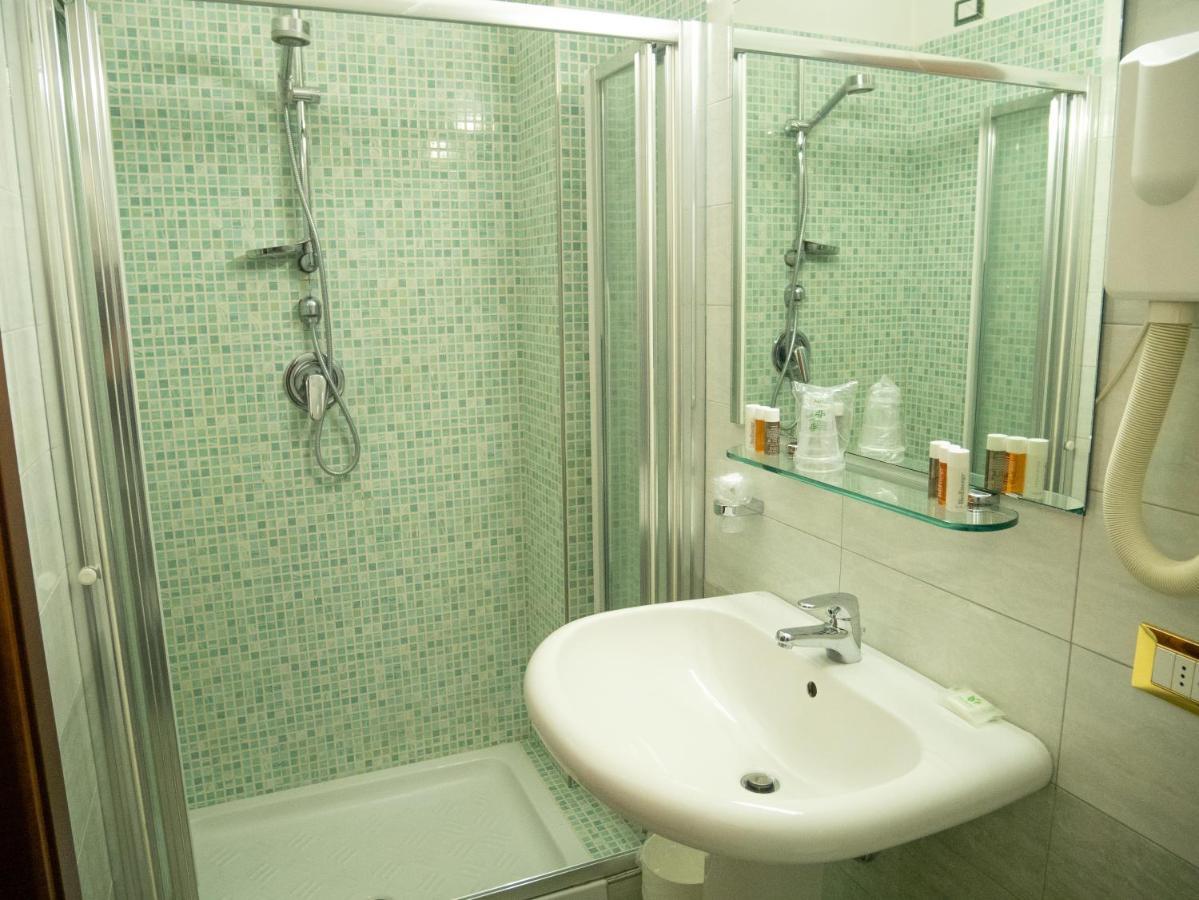 Dipendenza Hotel Londra Alessandria Eksteriør billede